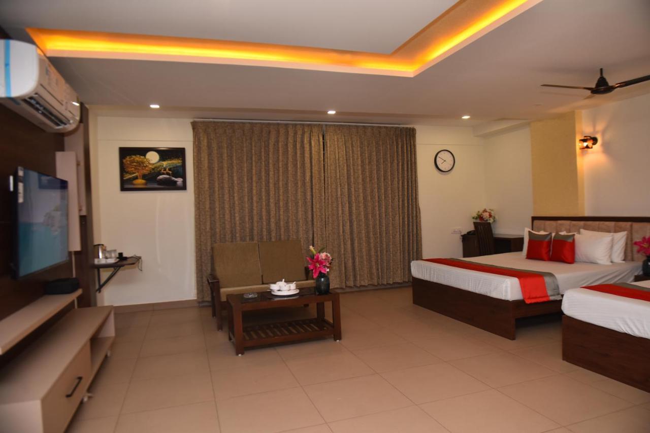 M R Residency Dharwad. Apartamento Exterior foto