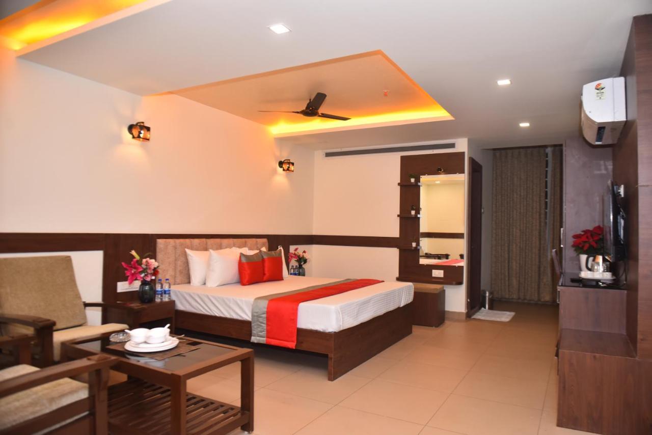 M R Residency Dharwad. Apartamento Exterior foto