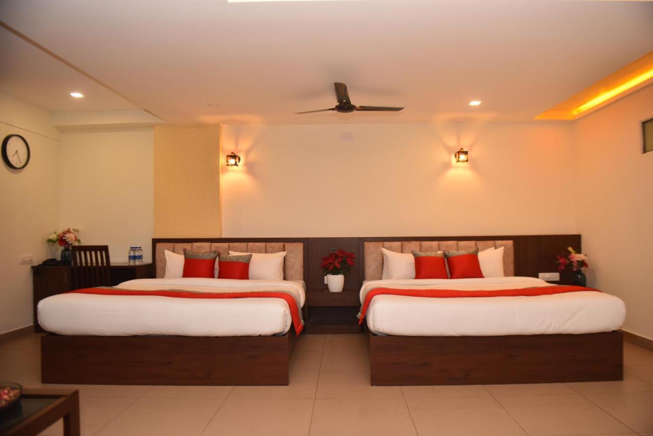 M R Residency Dharwad. Apartamento Exterior foto