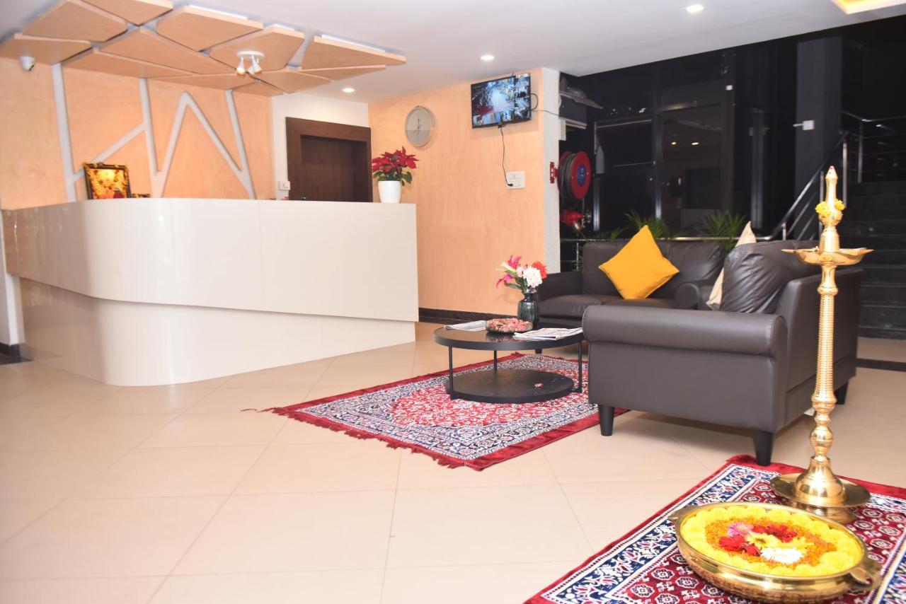 M R Residency Dharwad. Apartamento Exterior foto