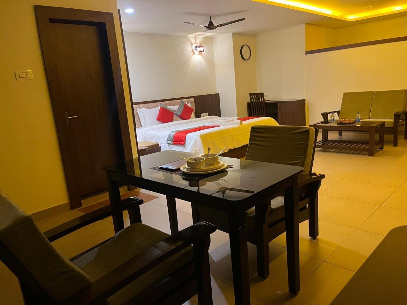 M R Residency Dharwad. Apartamento Exterior foto